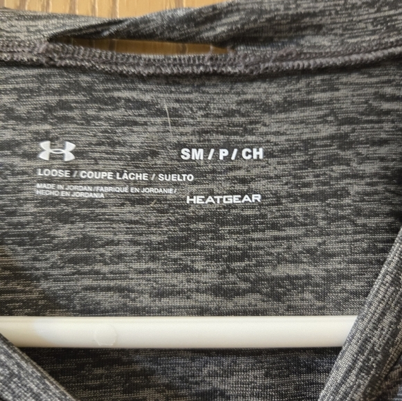 NWOT Under Armour Heathered Black/Grey Tee sz S - Picture 3 of 6
